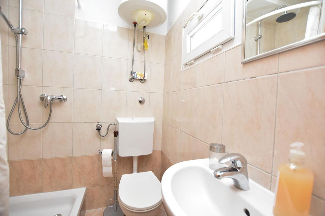 Apartment Miledina Примоштен Екстер'єр фото