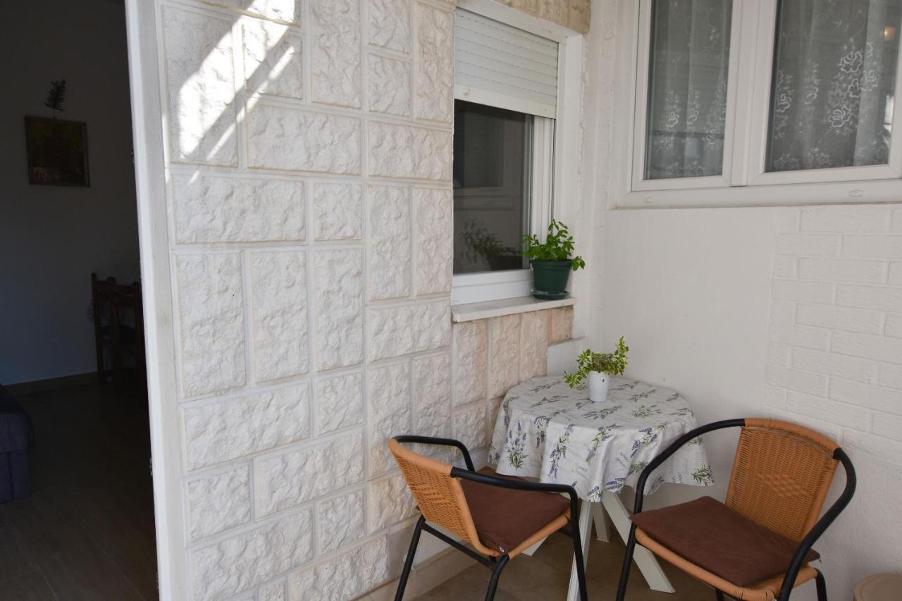Apartment Miledina Примоштен Екстер'єр фото