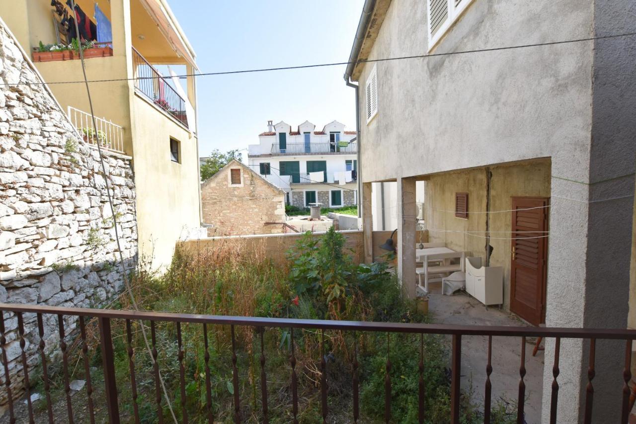 Apartment Miledina Примоштен Екстер'єр фото