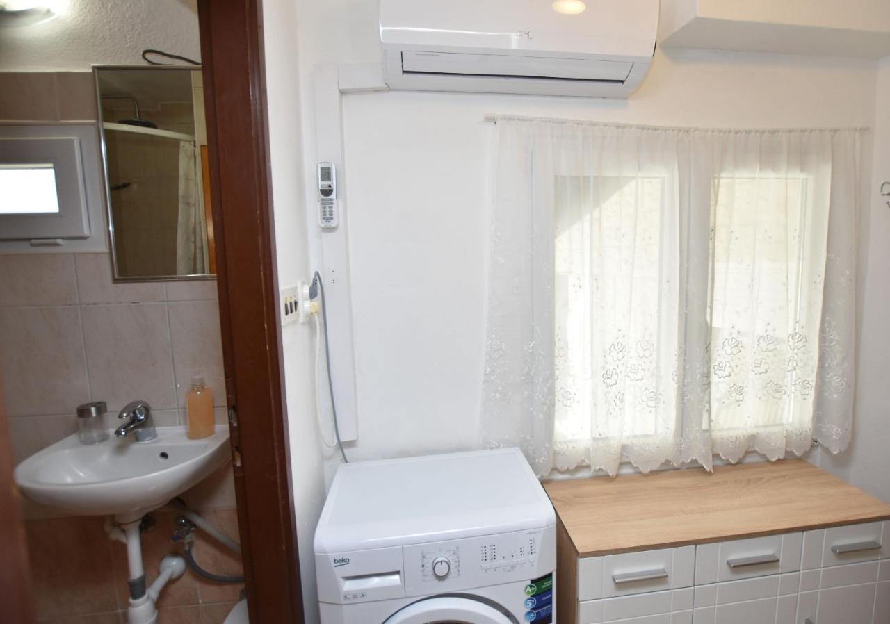 Apartment Miledina Примоштен Екстер'єр фото
